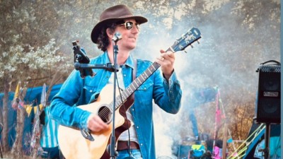 Folk Singer - Terry McGuiness photo